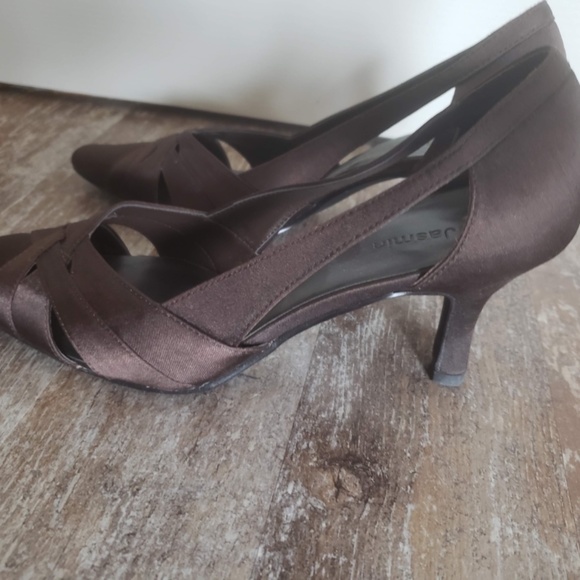 Mother of the Groom Dress and Shoes to Match! - Picture 5 of 16